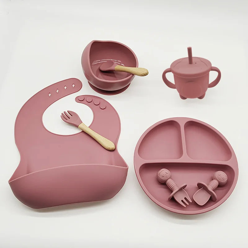 Set repas bébé 6 ou 8 pièces en silicone – Assiette ventouse, bavoir, tasse, couverts et paille | Sans BPA