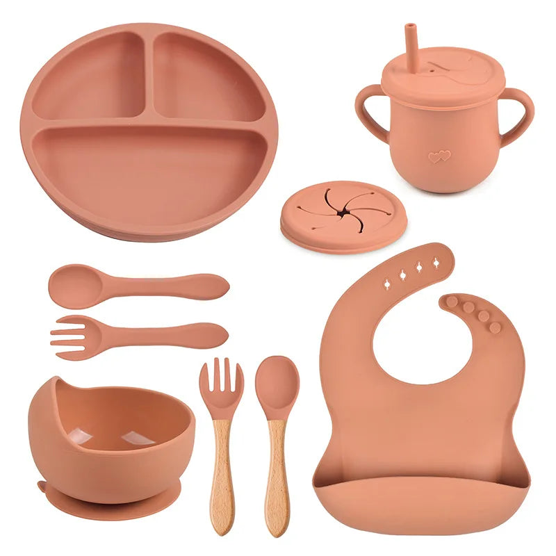 Set repas bébé 9 pièces – Assiette sourire, bol, tasse, bavoir, cuillère et fourchette bois | Silicone sans BPA