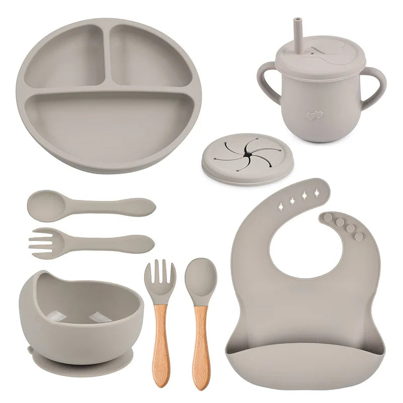 Set repas bébé 9 pièces – Assiette sourire, bol, tasse, bavoir, cuillère et fourchette bois | Silicone sans BPA