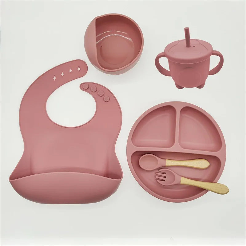 Set repas bébé 6 ou 8 pièces en silicone – Assiette ventouse, bavoir, tasse, couverts et paille | Sans BPA