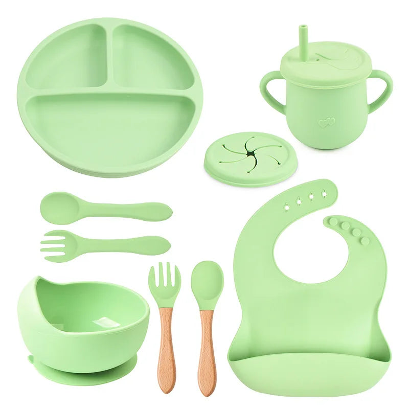 Set repas bébé 9 pièces – Assiette sourire, bol, tasse, bavoir, cuillère et fourchette bois | Silicone sans BPA